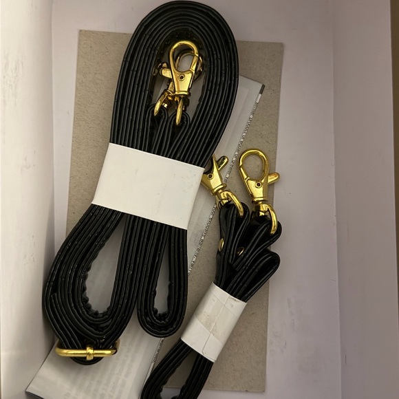 Samantha Brown RFID Glossy Black Crocodile-Embossed Women's Wallet with Straps - Picture 6 of 6